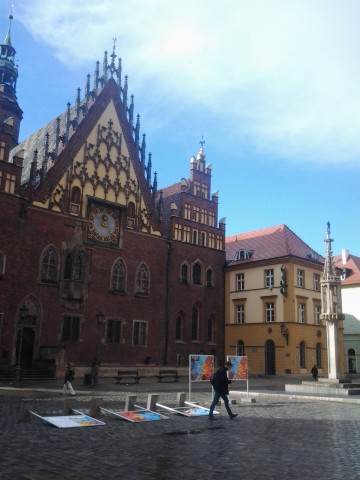Wiatr poprzewracał tablice w Rynku - 6