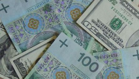 Wrocławska policjantka płaciła w sklepie fałszywymi banknotami  - 