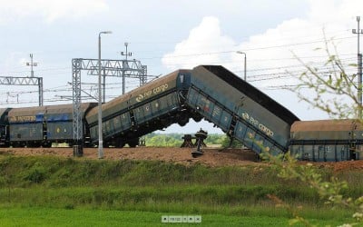 Koło Legnicy wykoleił się pociąg - 3