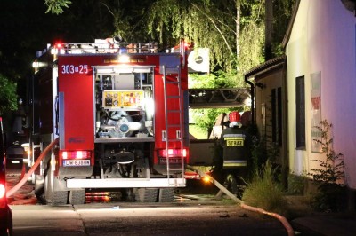 Wrocław: Nocny pożar hali do squasha (ZDJĘCIA) - 11