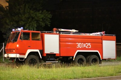 Wrocław: Nocny pożar hali do squasha (ZDJĘCIA) - 2