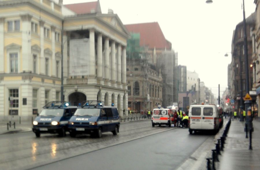 Bomba sparaliżowała centrum Wrocławia - Zamknięto m.in. ulicę Świdnicką (Fot. Elżbieta Osowicz)