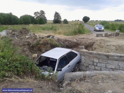Skończyła mu się droga i wpadł do... - 1