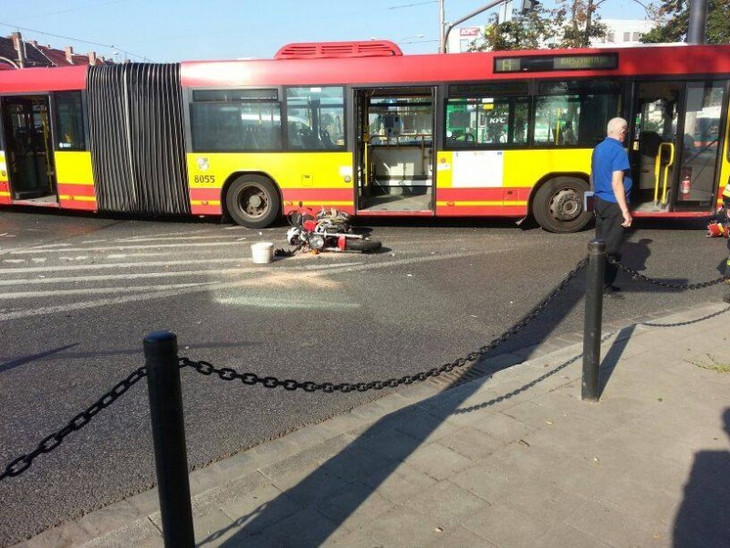 Motocykl wjechał w autobus (ZDJĘCIA) - Zdjęcia: Paweł Skrzypek