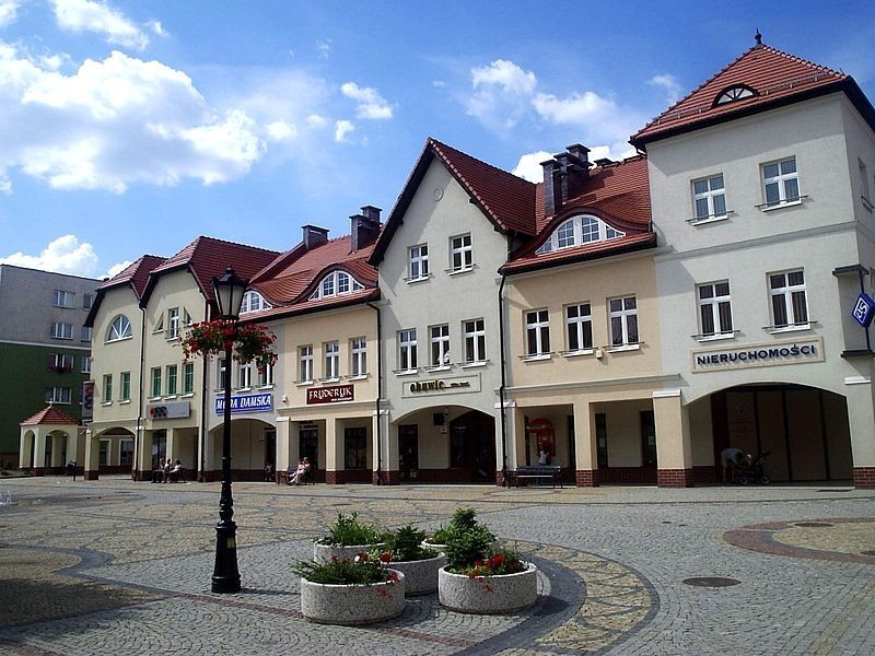 Dolny Śląsk jest najbogatszy! Przynajmniej według rankingu (ZOBACZ, ILE ZARABIASZ) - Na zdjęciu rynek w Polkowicach (fot.  Jan Jerszyński/Wikipedia)