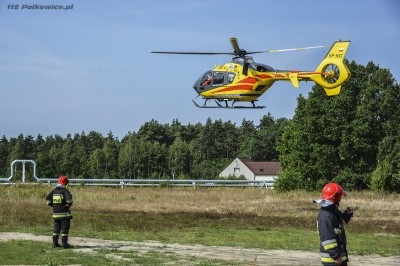 Policjantka wjechała w drzewo. Helikopter zabrał ją do szpitala - 8