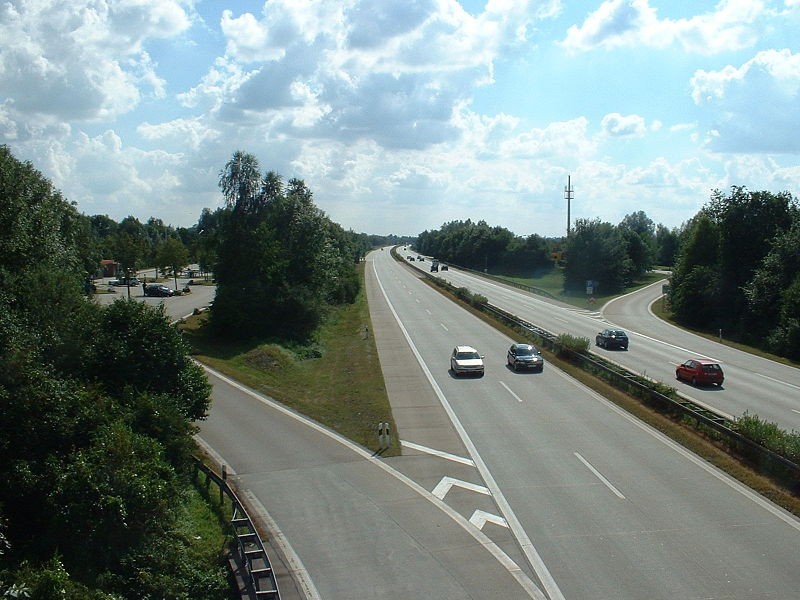 Jesteśmy skazani na korki? Nie! (ANALIZA) - niemiecka autostrada; fot. Björn Laczay (Wikimedia Commons)