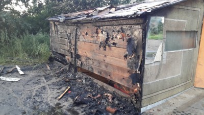 Pożar altanek. Z ogniem walczyły 4 zastępy (ZDJĘCIA) - 4