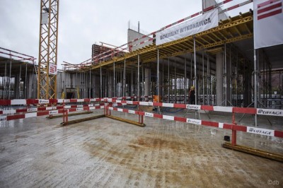 Ovo wyrasta spod ziemi. Wylano już tysiące ton betonu - 9