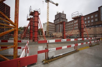 Ovo wyrasta spod ziemi. Wylano już tysiące ton betonu - 11