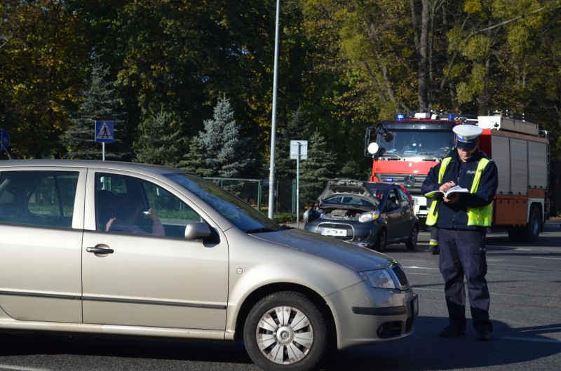 Auto wpadło na torowisko. Dwoje dzieci rannych (ZDJĘCIA)