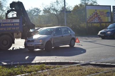 Auto wpadło na torowisko. Dwoje dzieci rannych (ZDJĘCIA) - 13