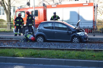 Auto wpadło na torowisko. Dwoje dzieci rannych (ZDJĘCIA) - 2