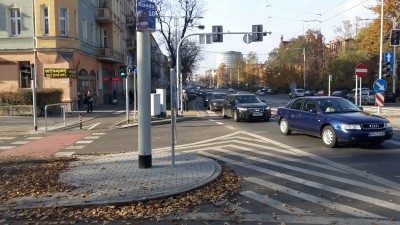 Zoo oblężone. Gigantyczne korki i kolejki przed ogrodem - 1