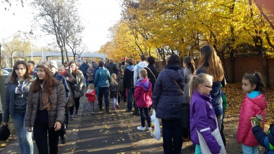 Zoo oblężone. Gigantyczne korki i kolejki przed ogrodem - 3
