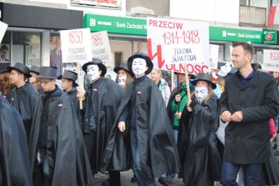 Święto Niepodległości: Tysiące ludzi i osiem osób zatrzymanych - 11