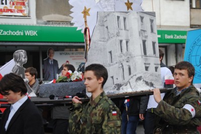 Święto Niepodległości: Tysiące ludzi i osiem osób zatrzymanych - 16