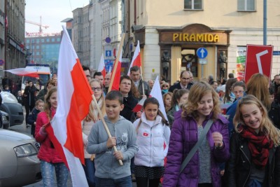 Święto Niepodległości: Tysiące ludzi i osiem osób zatrzymanych - 18