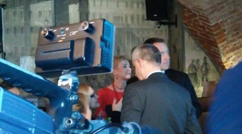 Radni Dutkiewicza: "To sukces, prezydent wygrał" - Sztab Stachowiak-Różeckiej na chwile przed ogłoszeniem wyborów; fot. Facebook