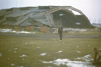Zabytkowe hangary pod młotek, a pamiątki na bruk - 10