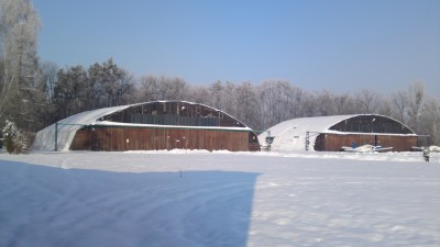 Zabytkowe hangary pod młotek, a pamiątki na bruk - 12