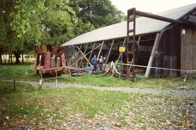 Zabytkowe hangary pod młotek, a pamiątki na bruk - 2