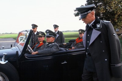 Zabytkowe hangary pod młotek, a pamiątki na bruk - 30