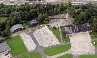 Zabytkowe hangary pod młotek, a pamiątki na bruk - 32