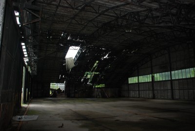 Zabytkowe hangary pod młotek, a pamiątki na bruk - 34