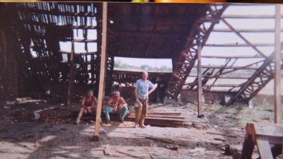 Zabytkowe hangary pod młotek, a pamiątki na bruk - 35