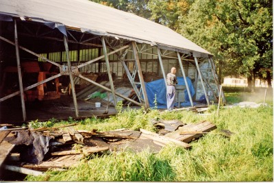 Zabytkowe hangary pod młotek, a pamiątki na bruk - 41