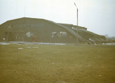 Zabytkowe hangary pod młotek, a pamiątki na bruk - 8