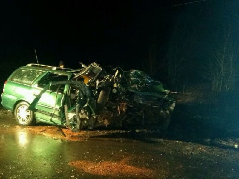 Wypadek koło Kłodzka. Dwie osoby nie żyją, trzy są ranne - Wypadek w Łężycach; fot. doba.pl