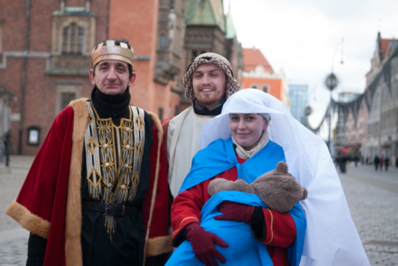 Orszak Trzech Kr&oacute;li na ulicach Wrocławia (ZDJĘCIA)