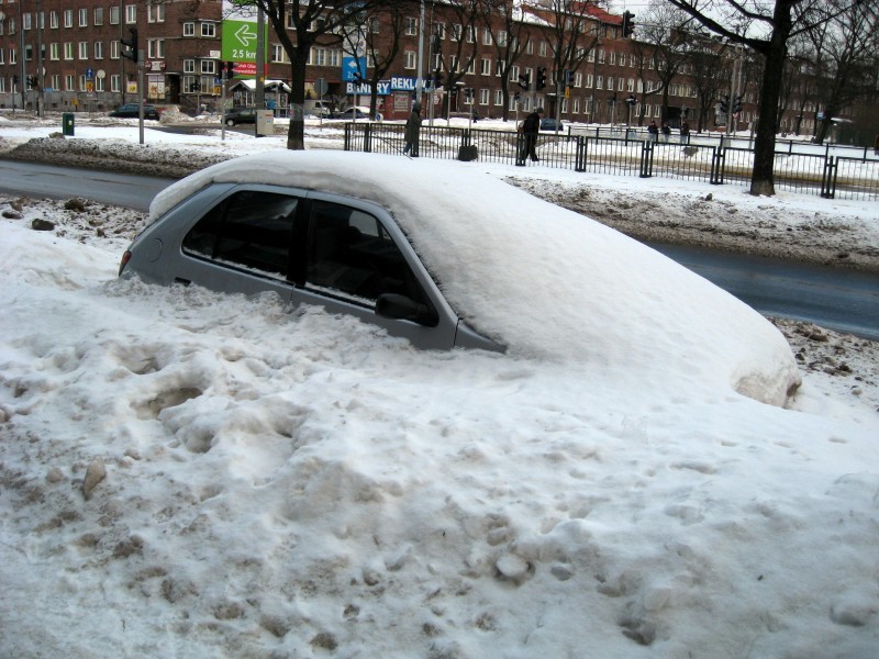 Za nieodśnieżony samochód nawet 500 złotych - Fot. Tomasz Sienicki/Wikipedia