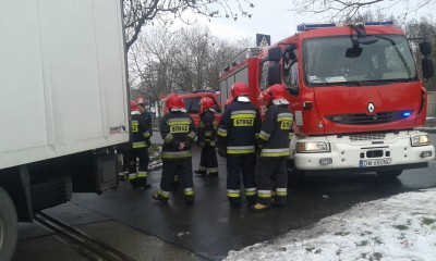 Tir wjechał w tramwaj, motorniczy zakleszczony (FOTO) - 6