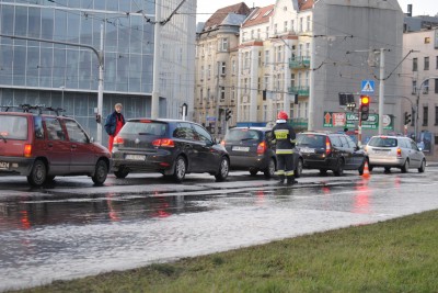 Ogromne korki przez pękniętą magistralę w centrum - 0