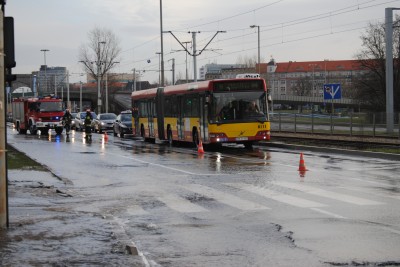 Ogromne korki przez pękniętą magistralę w centrum - 1