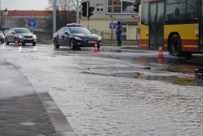 Ogromne korki przez pękniętą magistralę w centrum - 2