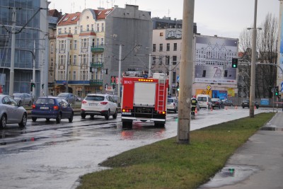Ogromne korki przez pękniętą magistralę w centrum - 4