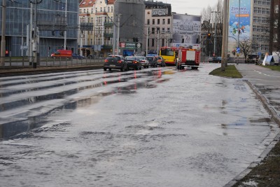 Ogromne korki przez pękniętą magistralę w centrum - 5