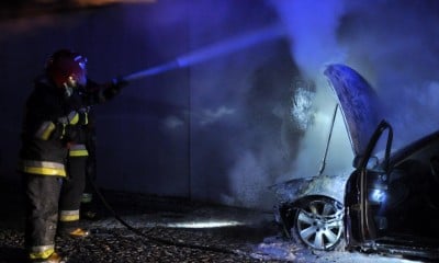 Płonący samochód w Dzierżoniowie (ZDJĘCIA)