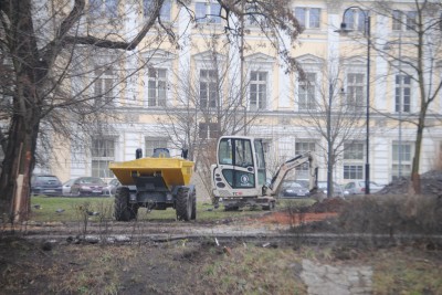 Nowe drzewa i ławki. Tak będą wyglądać okolice NFM - 1