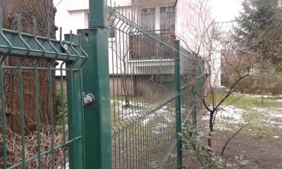 Zasieki i prywatny chodnik na środku osiedla (POSŁUCHAJ) - 7