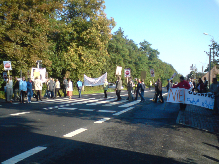 Nie chcą węgla więc blokują drogę i zwołują referendum (Posłuchaj) - Fot. Piotr Andrzejewski