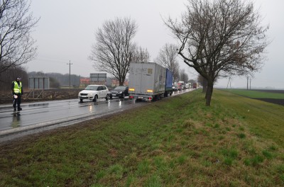 Wielkie korki na DK8: Ciężarówka wjechała w... (ZDJĘCIA) - 19