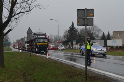Wielkie korki na DK8: Ciężarówka wjechała w... (ZDJĘCIA) - 30