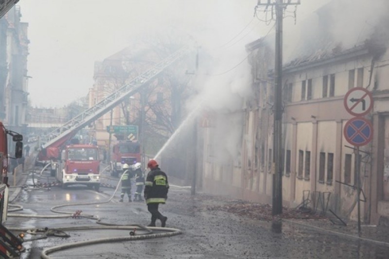 Korki po pożarze w Legnicy. Kiedy otworzą most przy Kurtuskiej? - zdjęcia: portal.legnica.eu