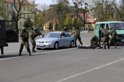Pokazali, jak się walczy z terrorystami (ZDJĘCIA) - 1