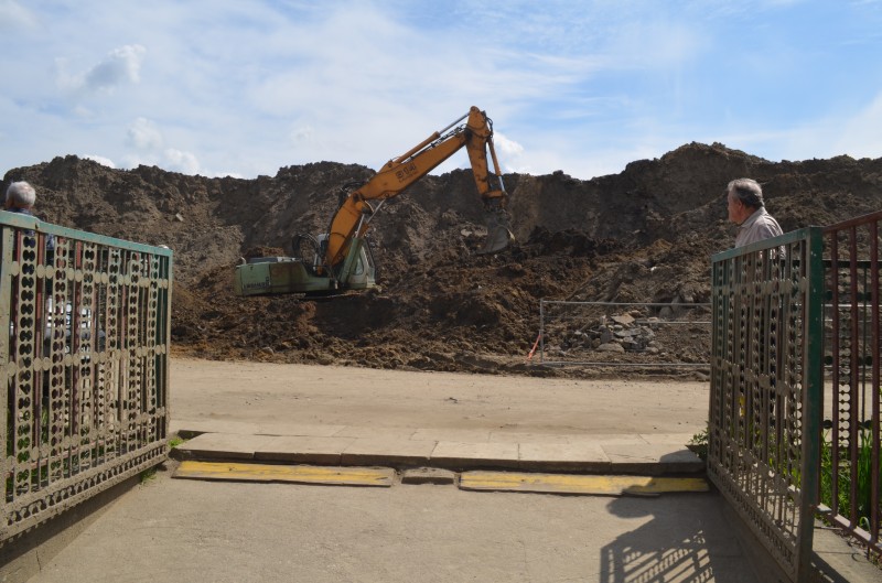 Wielka hałda zniknie sprzed dom&oacute;w mieszkańc&oacute;w (FOTO)